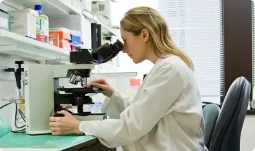 girl-microscope