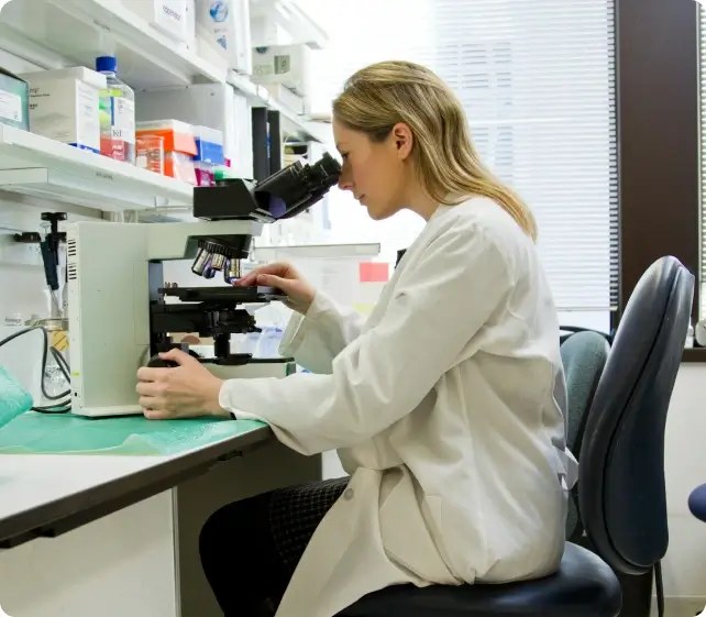 girl-microscope